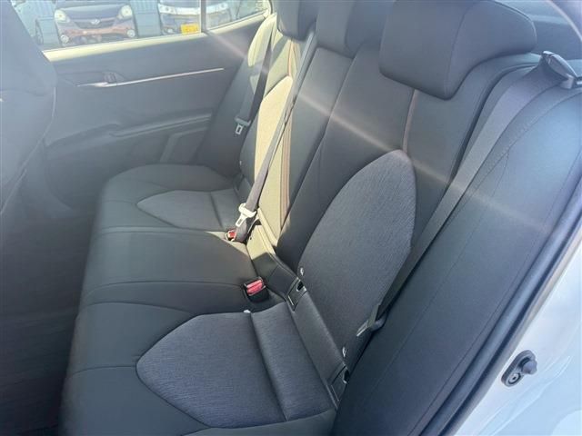 TOYOTA CAMRY HYBRID 2018 Image 31