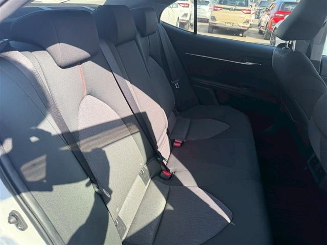 TOYOTA CAMRY HYBRID 2018 Image 31