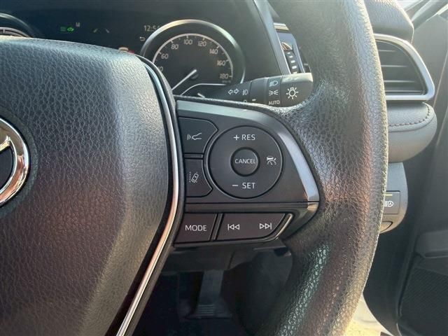 TOYOTA CAMRY HYBRID 2018 Image 31