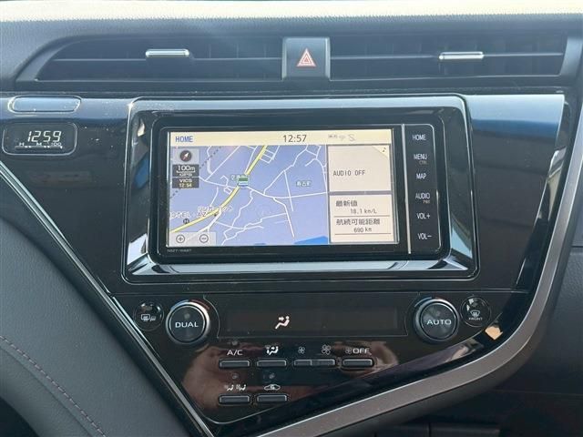 TOYOTA CAMRY HYBRID 2018 Image 31