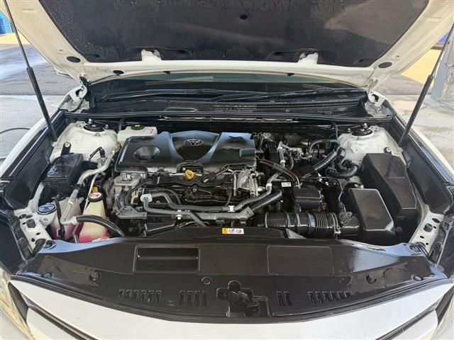 TOYOTA CAMRY HYBRID 2018 Image 31