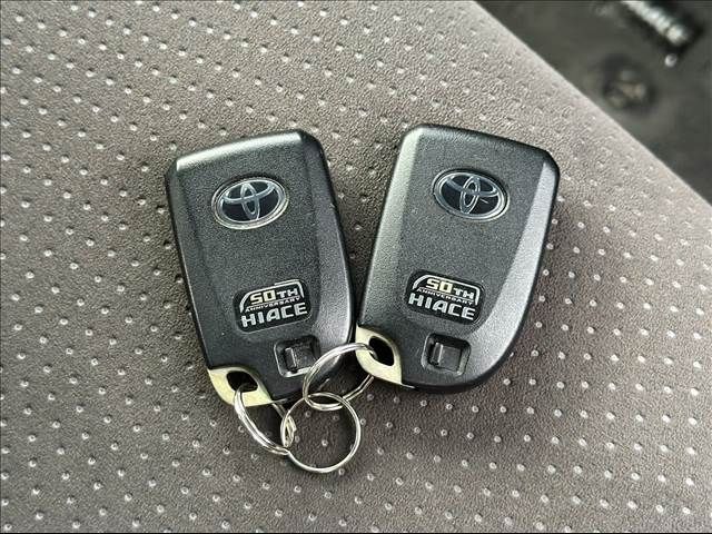 TOYOTA HIACE VAN 4WD 2019 Image 31