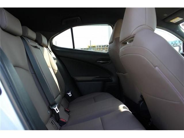 TOYOTA LEXUS UX200 2022 Image 31