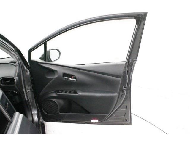 TOYOTA PRIUS PHV 2017 Image 31
