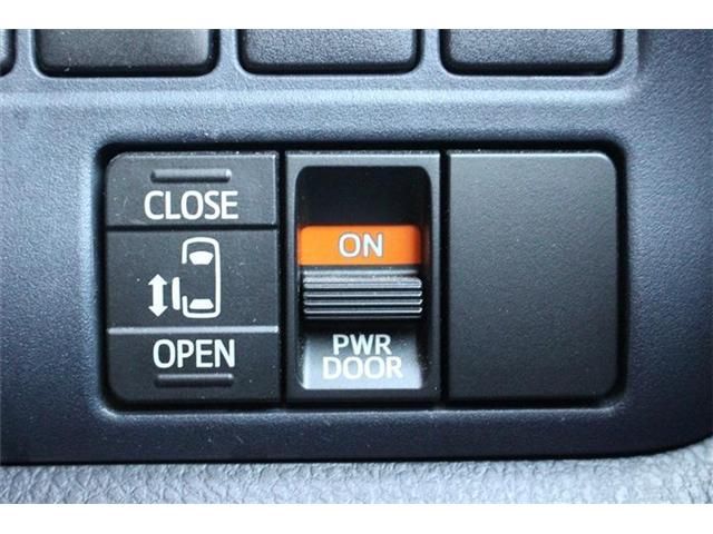 TOYOTA VOXY 2015 Image 31