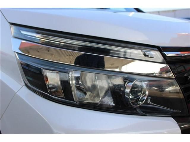 TOYOTA VOXY 2015 Image 31