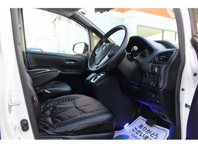 TOYOTA VOXY 2015 Image 31