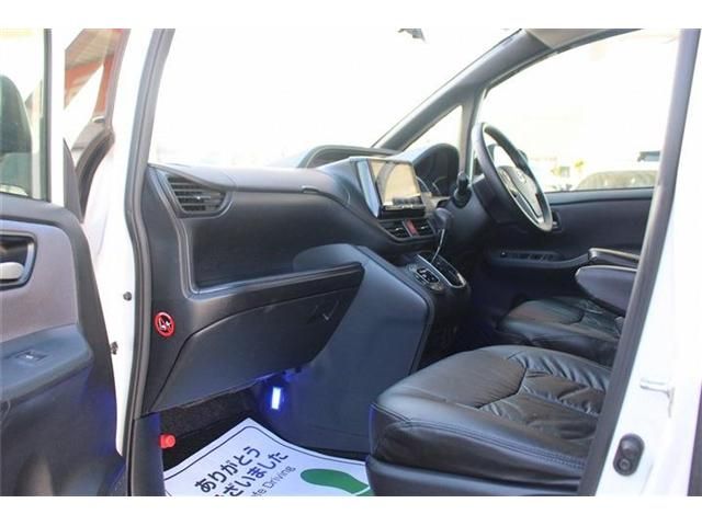 TOYOTA VOXY 2015 Image 31