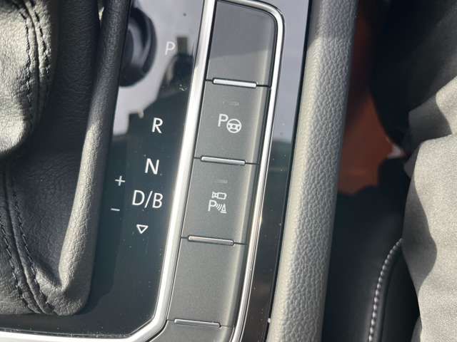 VOLKSWAGEN PASSAT GT 2022 Image 31