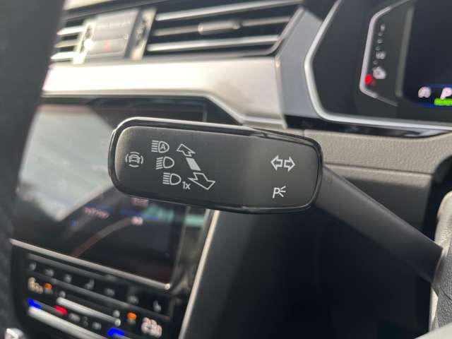 VOLKSWAGEN PASSAT GT 2022 Image 31