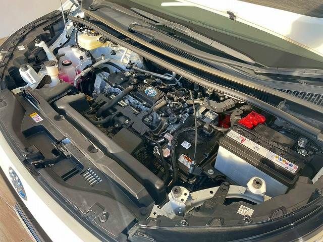 TOYOTA VOXY HYBRID 2023 Image 31