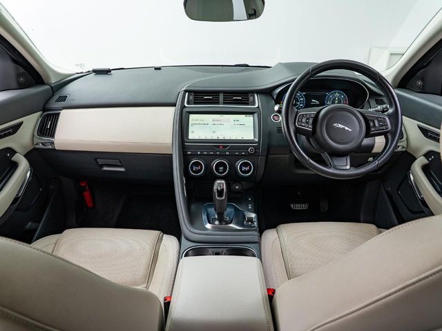 JAGUAR E-PACE 2018 Image 31