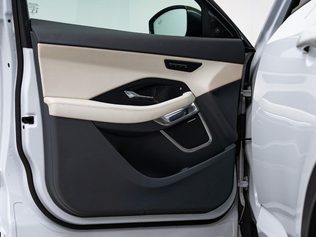 JAGUAR E-PACE 2018 Image 31