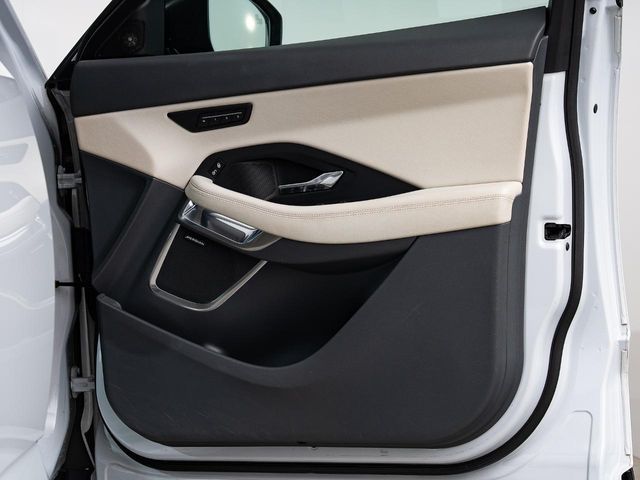 JAGUAR E-PACE 2018 Image 31