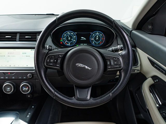 JAGUAR E-PACE 2018 Image 31