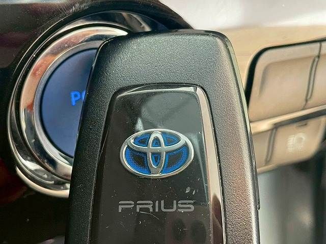 TOYOTA PRIUS 2018 Image 31