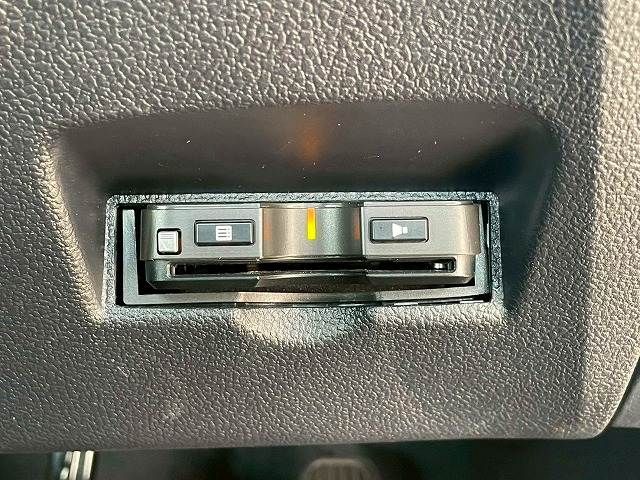 TOYOTA PRIUS 2018 Image 31