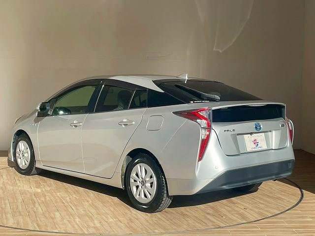 TOYOTA PRIUS 2018 Image 31
