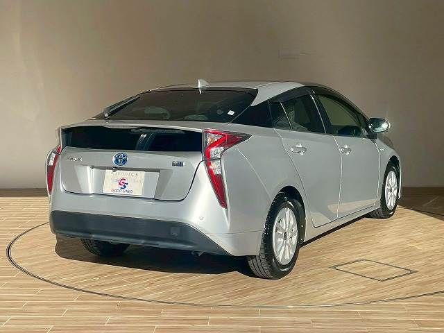 TOYOTA PRIUS 2018 Image 31