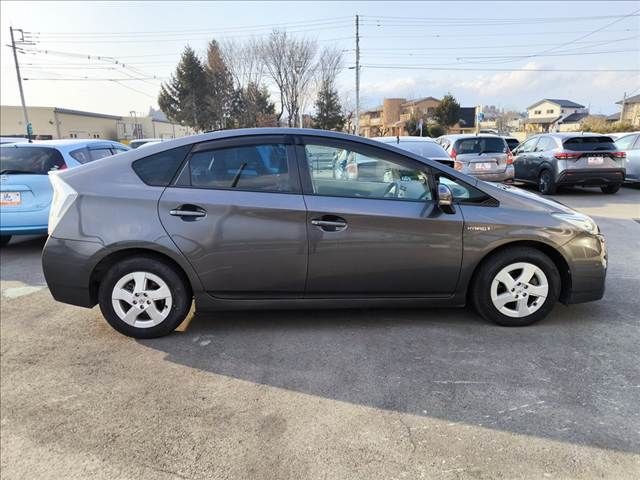 TOYOTA PRIUS 2011 Image 31