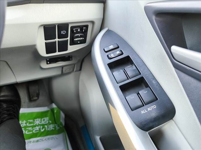 TOYOTA PRIUS 2011 Image 31