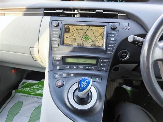 TOYOTA PRIUS 2011 Image 31