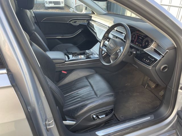 AUDI A8 2018 Image 31