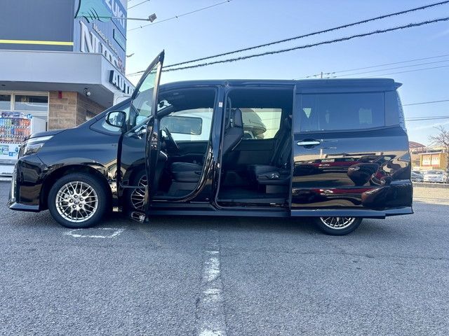 TOYOTA VOXY HYBRID 2020 Image 31