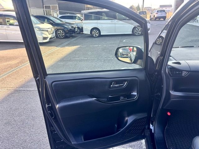 TOYOTA VOXY HYBRID 2020 Image 31