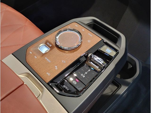 BMW IX 2023 Image 31