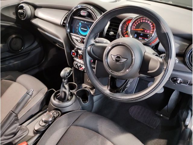 BMW MINI COOPER D 2017 Image 31