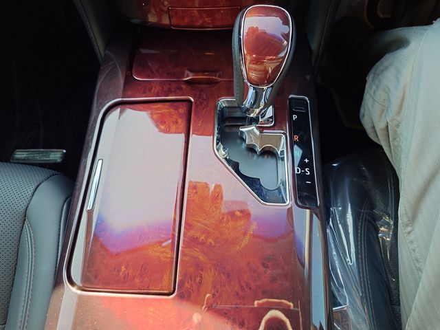 TOYOTA CROWN MAJESTA HYBRID 2016 Image 31