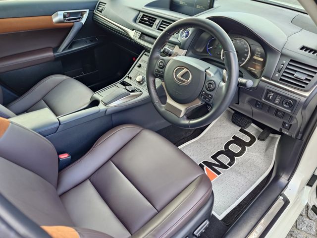 TOYOTA LEXUS CT200H 2019 Image 31