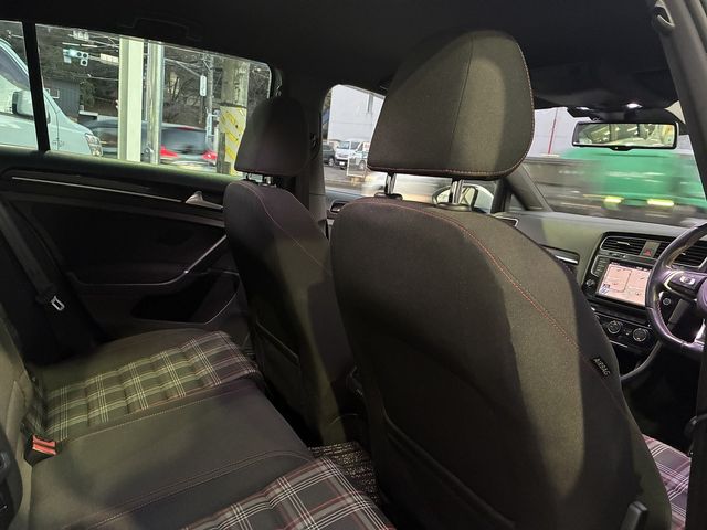 VOLKSWAGEN GOLF GTI 2016 Image 31