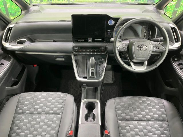 TOYOTA VOXY HYBRID 2022 Image 31