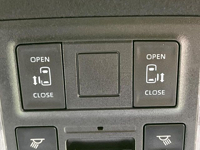 TOYOTA VOXY HYBRID 2022 Image 31