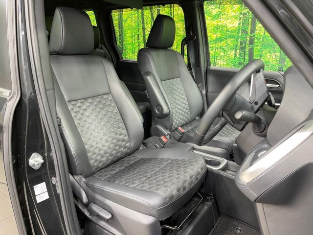 TOYOTA VOXY HYBRID 2022 Image 31