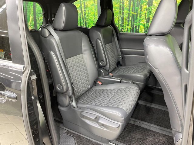 TOYOTA VOXY HYBRID 2022 Image 31