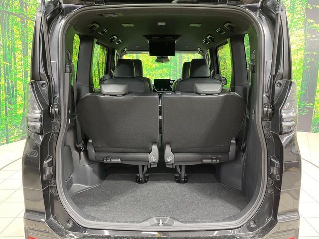 TOYOTA VOXY HYBRID 2022 Image 31