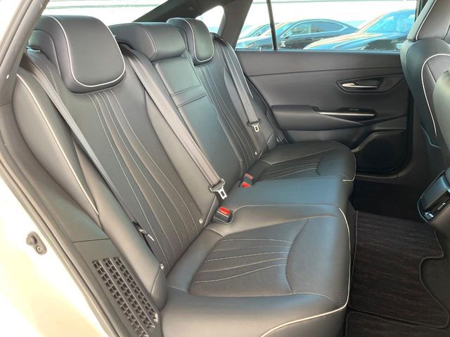 TOYOTA CROWN SEDAN HYBRID 2018 Image 31