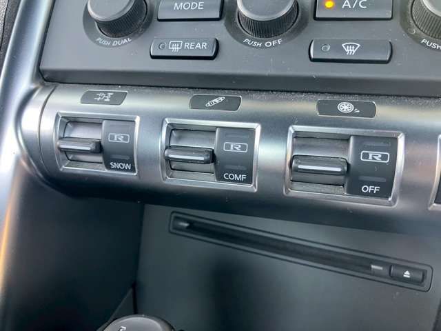 NISSAN GT-R 2010 Image 31