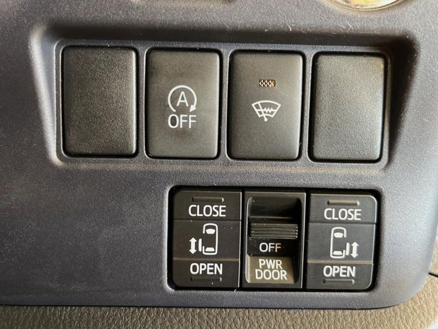 TOYOTA VOXY 2015 Image 31