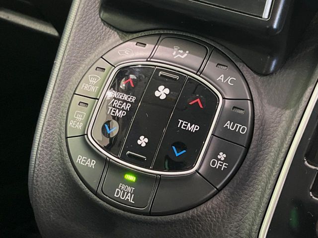 TOYOTA VOXY 2015 Image 31