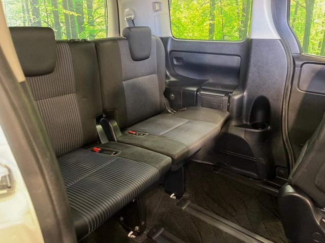 TOYOTA VOXY 2015 Image 31