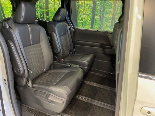 TOYOTA NOAH 2023 Image 31