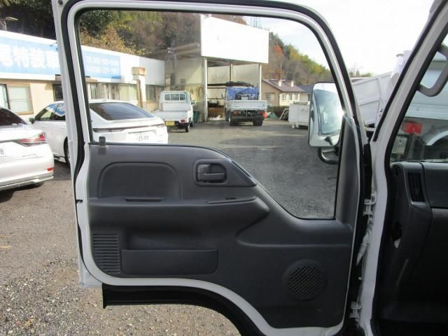 ISUZU ELF 2018 Image 31