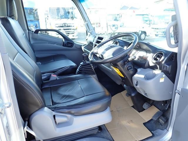 TOYOTA DYNA 2017 Image 31