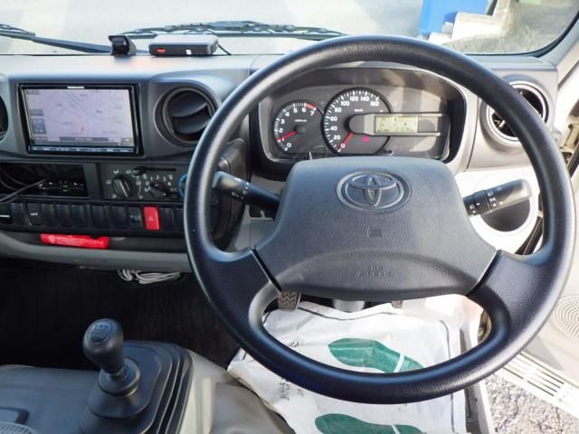 TOYOTA DYNA 2017 Image 31