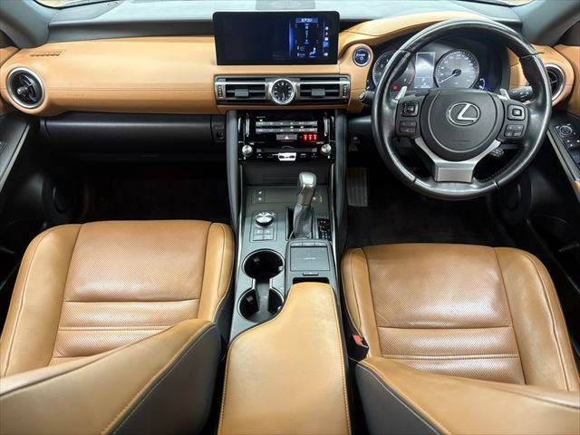 TOYOTA LEXUS IS300H 2020 Image 31