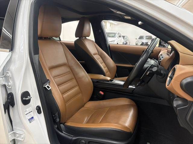 TOYOTA LEXUS IS300H 2020 Image 31